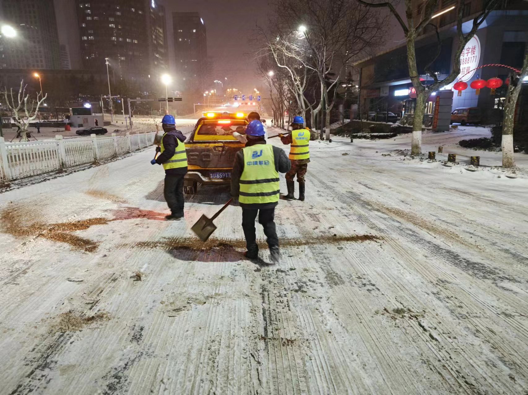 以雪為令 聞雪而動 | 中建聯(lián)合全力清冰除雪保暢通(圖4)